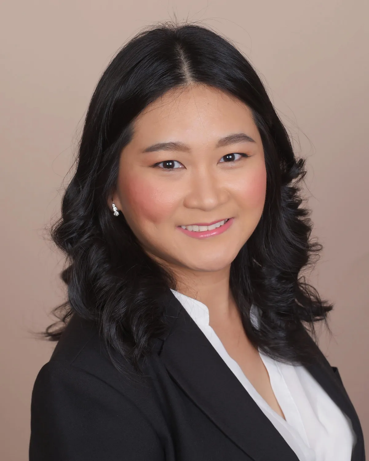 Charm Inpong, Financial Professional